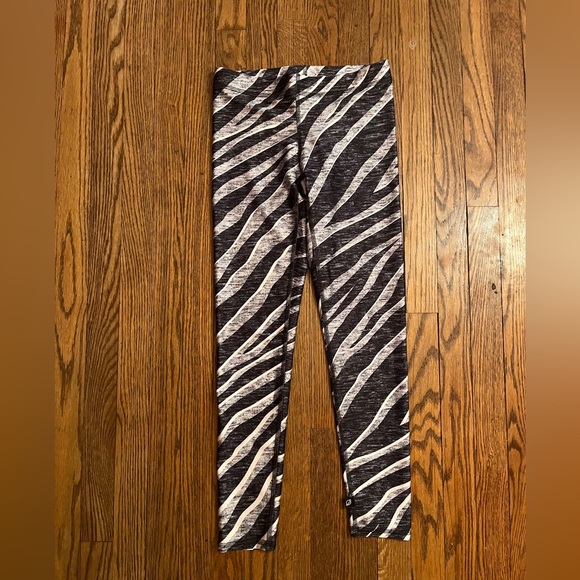 TEREZ Sz S Black and White Zebra Striped Leggings - Picture 3 of 3